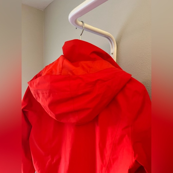 The North Face Women's Vibrant orange/red wind breaker - Picture 11 of 14
